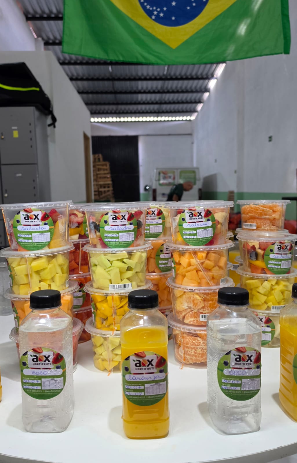 Frutas higienizadas e embaladas pela AOX prontas para entrega